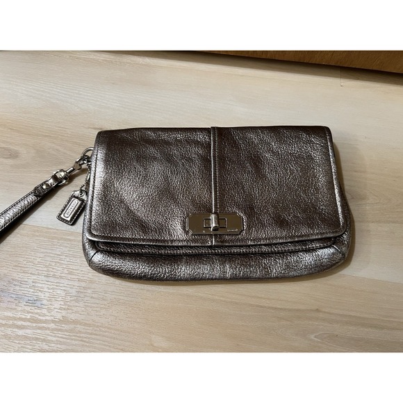 COACH Metallic Silver Pebbled Leather Wristlet Clutch Purse Credit Card Bag - Picture 1 of 11